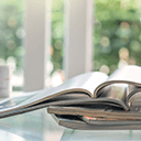 【“紙離れ”の今だからこそ】実は効果を発揮する「紙の販促ツール」とは?